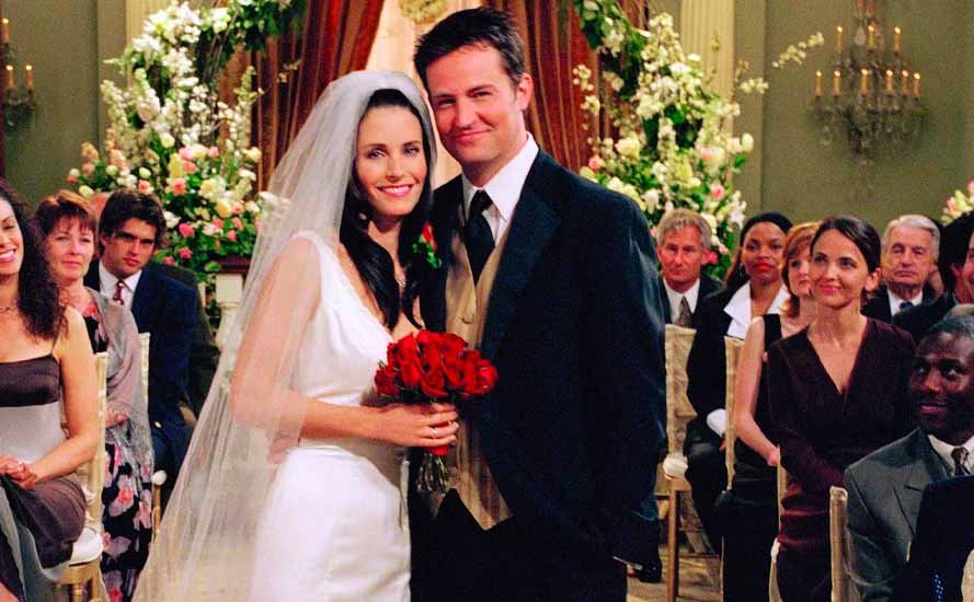 Почему Друзьям не стоило менять историю Моники и Чендлера