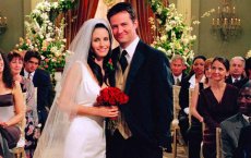 Почему Друзьям не стоило менять историю Моники и Чендлера